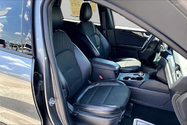 Used 2025 Ford Escape ST-Line w/ Equipment Group 301A FWD image 8