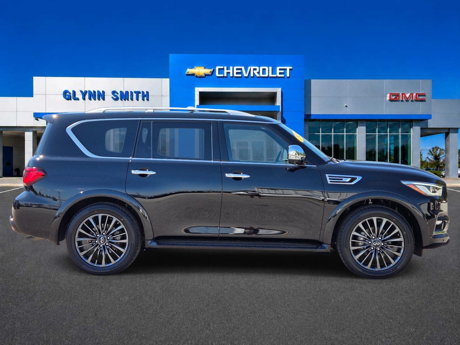 Used 2023 INFINITI QX80 Sensory w/ All-Season Package RWD image 6