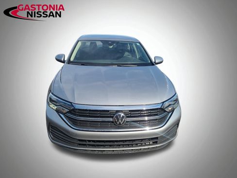 Used 2024 Volkswagen Jetta SE image 5