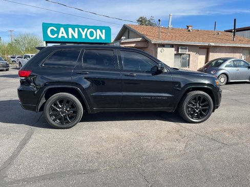 Used 2019 Jeep Grand Cherokee Altitude image 2