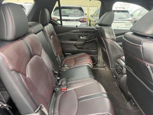 Used 2025 Honda Pilot Black Edition image 29
