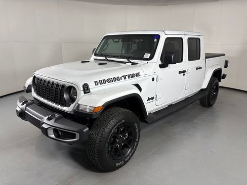 Used 2025 Jeep Gladiator Sport AWD/4WD image 4