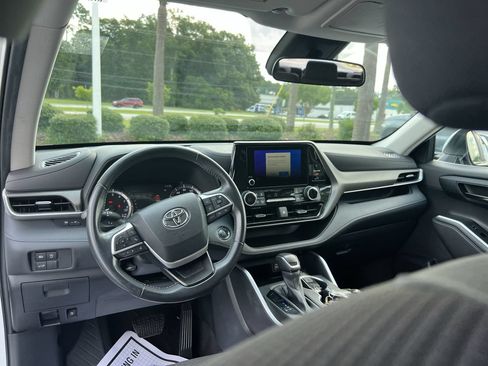 Used 2023 Toyota Highlander LE FWD image 29
