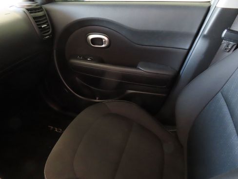 Used 2019 Kia Soul image 19