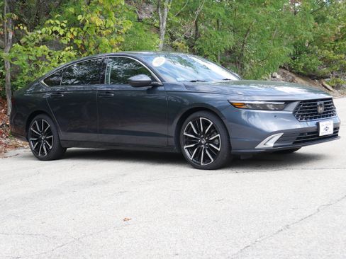 Used 2024 Honda Accord Touring image 9