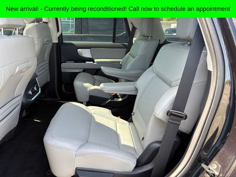 Used 2025 Ford Expedition Active AWD/4WD image 10