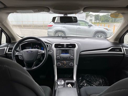 Used 2018 Ford Fusion SE FWD image 30