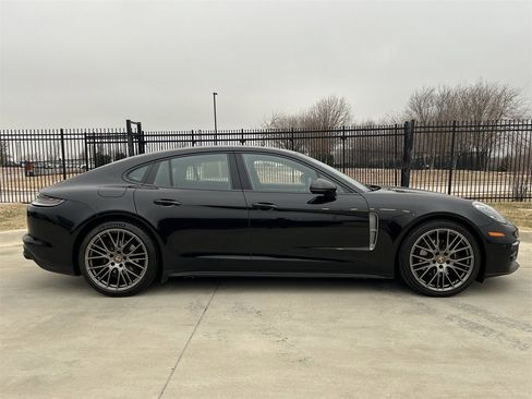Used 2022 Porsche Panamera Platinum Edition image 3