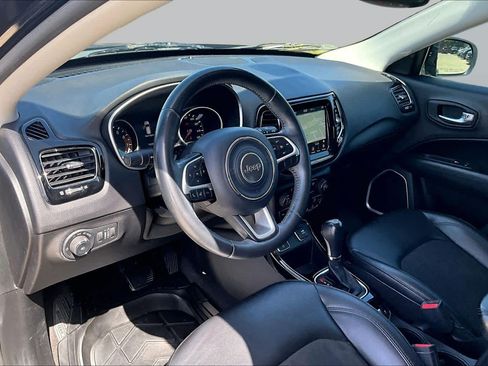 Used 2018 Jeep Compass Latitude w/ Popular Equipment Group FWD image 16
