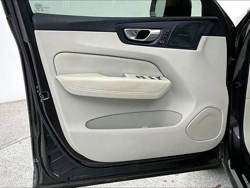 Certified 2023 Volvo XC60 B5 Ultimate w/ Climate Package image 24