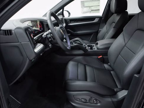Certified 2026 Porsche Cayenne AWD/4WD image 22