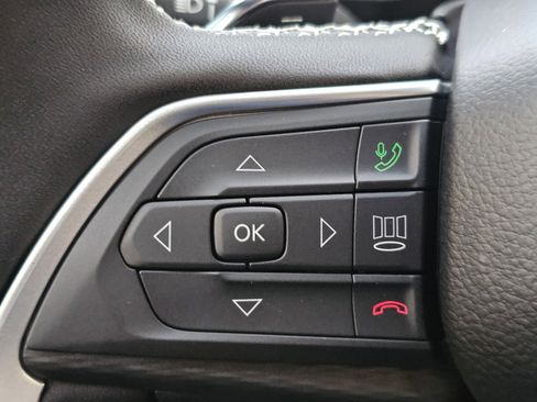 New 2025 Jeep Grand Cherokee L Laredo image 17