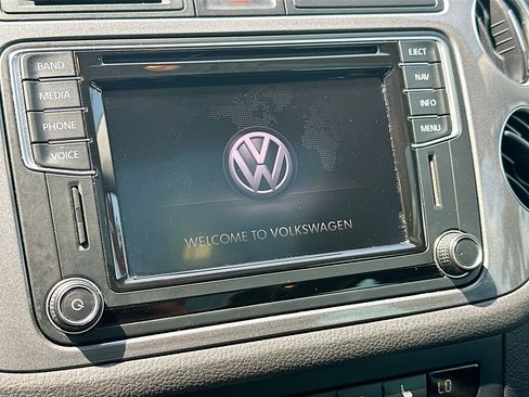 Used 2017 Volkswagen Tiguan SEL AWD/4WD image 19