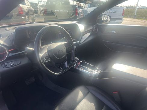 Used 2025 Chevrolet Trax RS w/ Sunroof Package image 11