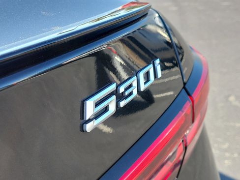 Used 2024 BMW 530i w/ M Sport Package RWD image 5