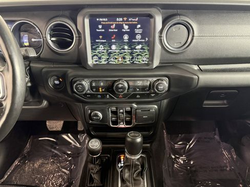 Used 2023 Jeep Wrangler Sahara w/ Cold Weather Group image 18