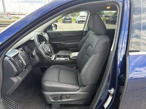 Used 2025 Nissan Pathfinder SV AWD/4WD image 11