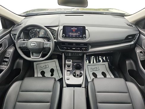 Used 2025 Nissan Rogue SV w/ SV Premium Package FWD image 13
