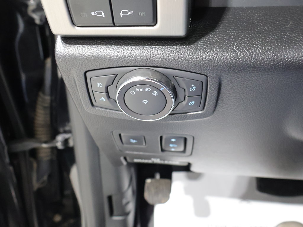 Used 2018 Ford F350 Platinum w/ Platinum Ultimate Package AWD/4WD image 30