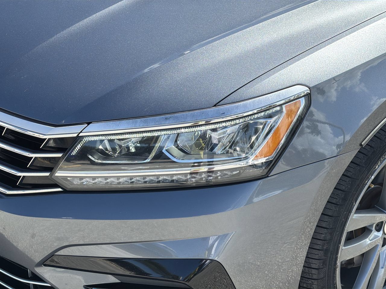 Used 2017 Volkswagen Passat 1.8T R-Line w/ R-Line Lighting Package FWD image 6