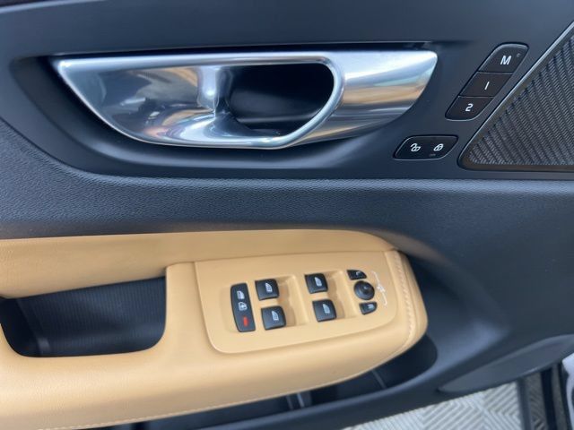 Used 2023 Volvo XC60 B5 Ultimate w/ Climate Package AWD/4WD image 13