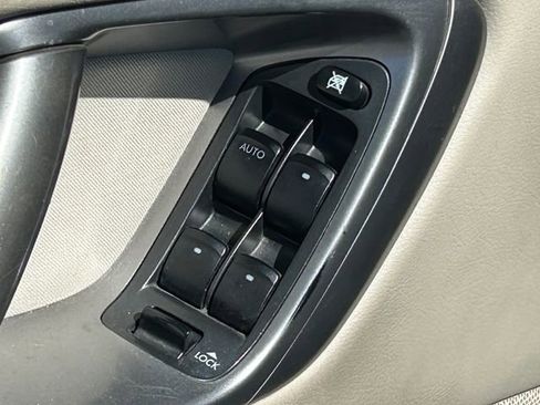 Used 2009 Subaru Legacy 2.5i Special Edition AWD/4WD image 24