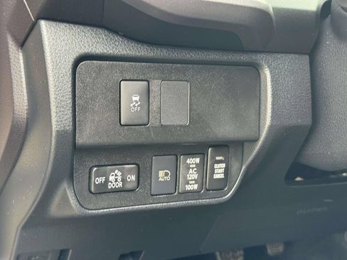 Used 2020 Toyota Tacoma TRD Sport AWD/4WD image 9