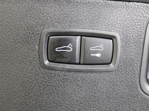 Certified 2025 Porsche Macan image 18