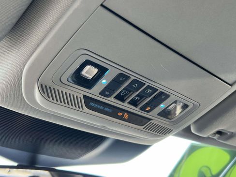 Used 2022 Ford Explorer XLT w/ Equipment Group 202A image 11