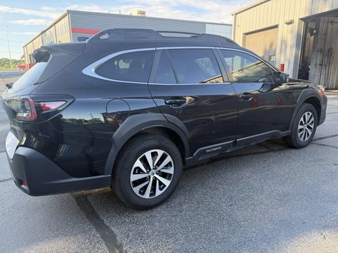 Used 2024 Subaru Outback Premium AWD/4WD image 4
