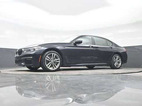 Used 2018 BMW 750i xDrive AWD/4WD image 29