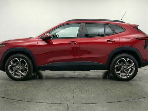 Used 2025 Chevrolet Trax LT image 5