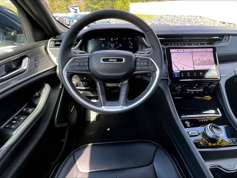 Used 2024 Jeep Grand Cherokee Limited 4xe image 17