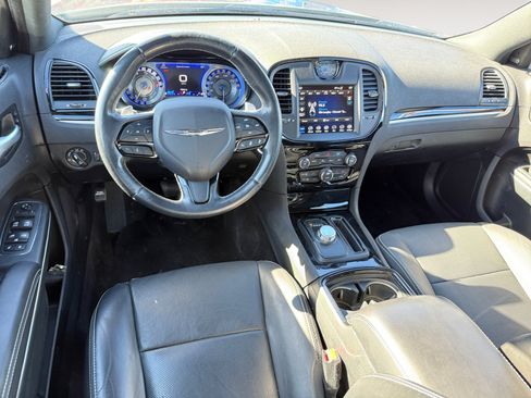 Used 2018 Chrysler 300 S w/ 300S Premium Group RWD image 15