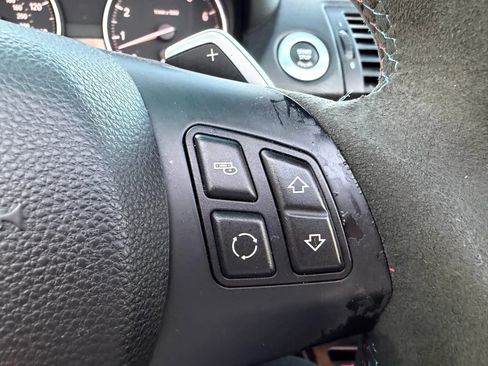 Used 2011 BMW 135i Convertible image 31