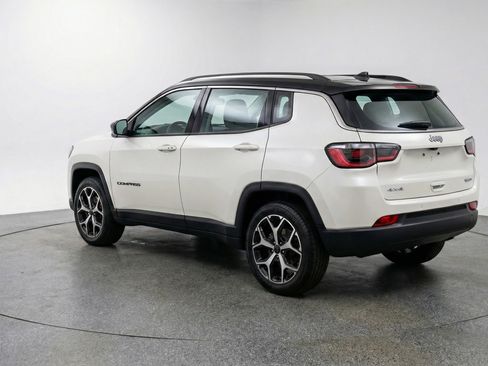 Used 2025 Jeep Compass Limited image 6