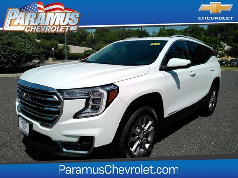 Certified 2022 GMC Terrain SLT w/ Infotainment Package II AWD/4WD image 1