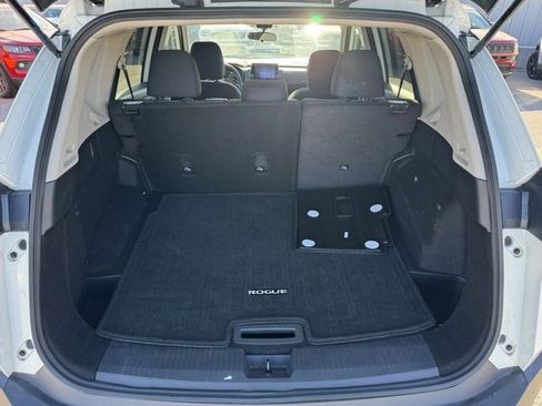 Used 2023 Nissan Rogue S image 7