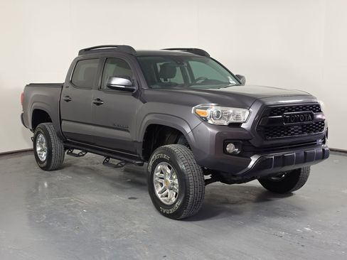 Used 2019 Toyota Tacoma SR5 RWD image 3