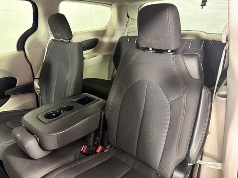 Used 2017 Chrysler Pacifica LX FWD image 19