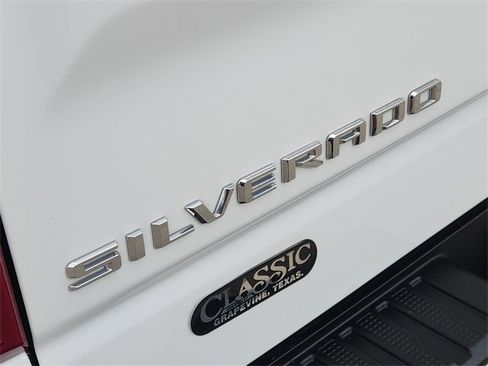 Used 2024 Chevrolet Silverado 1500 LT RWD image 9