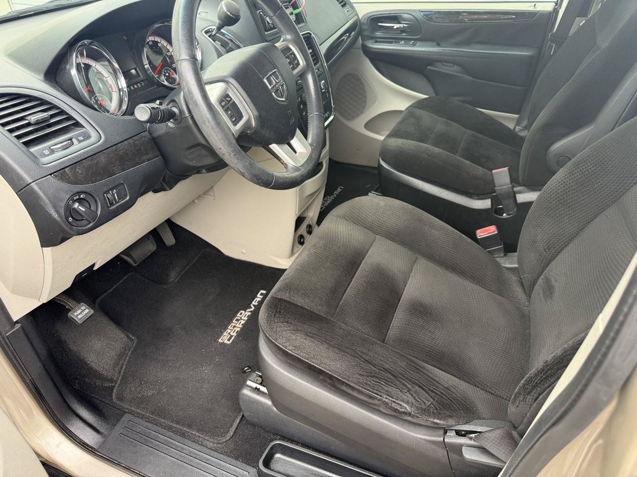 Used 2015 Dodge Grand Caravan American Value Package w/ UConnect Hands-Free Group FWD image 9