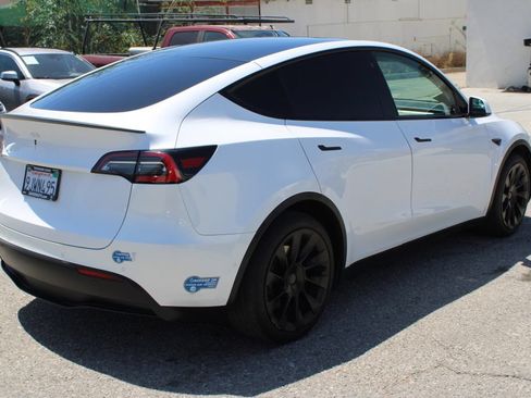 Used 2021 Tesla Model Y 2WD image 4
