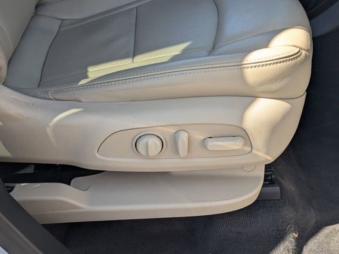 Used 2019 Buick Enclave Essence AWD/4WD image 38