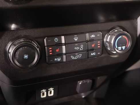 Used 2019 Ford F150 XLT w/ Equipment Group 302A Luxury AWD/4WD image 8