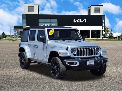 Used 2024 Jeep Wrangler Unlimited Sahara AWD/4WD image 2