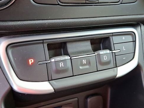 Used 2024 GMC Terrain SLT image 18