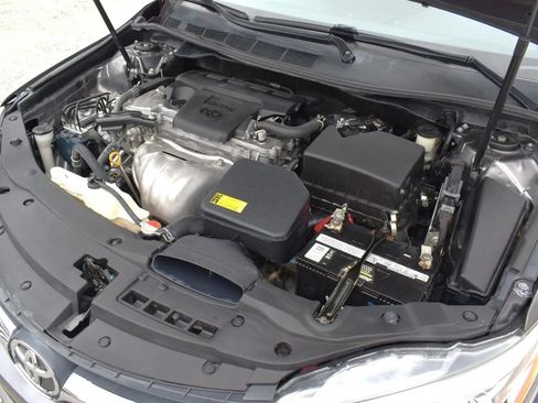 Used 2016 Toyota Camry LE FWD image 13