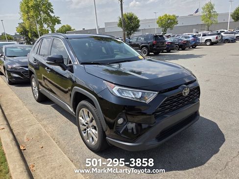 Used 2021 Toyota RAV4 XLE Premium FWD image 3