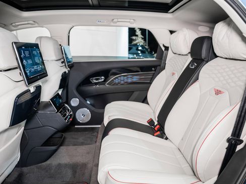 Used 2025 Bentley Bentayga Extended Wheelbase image 22